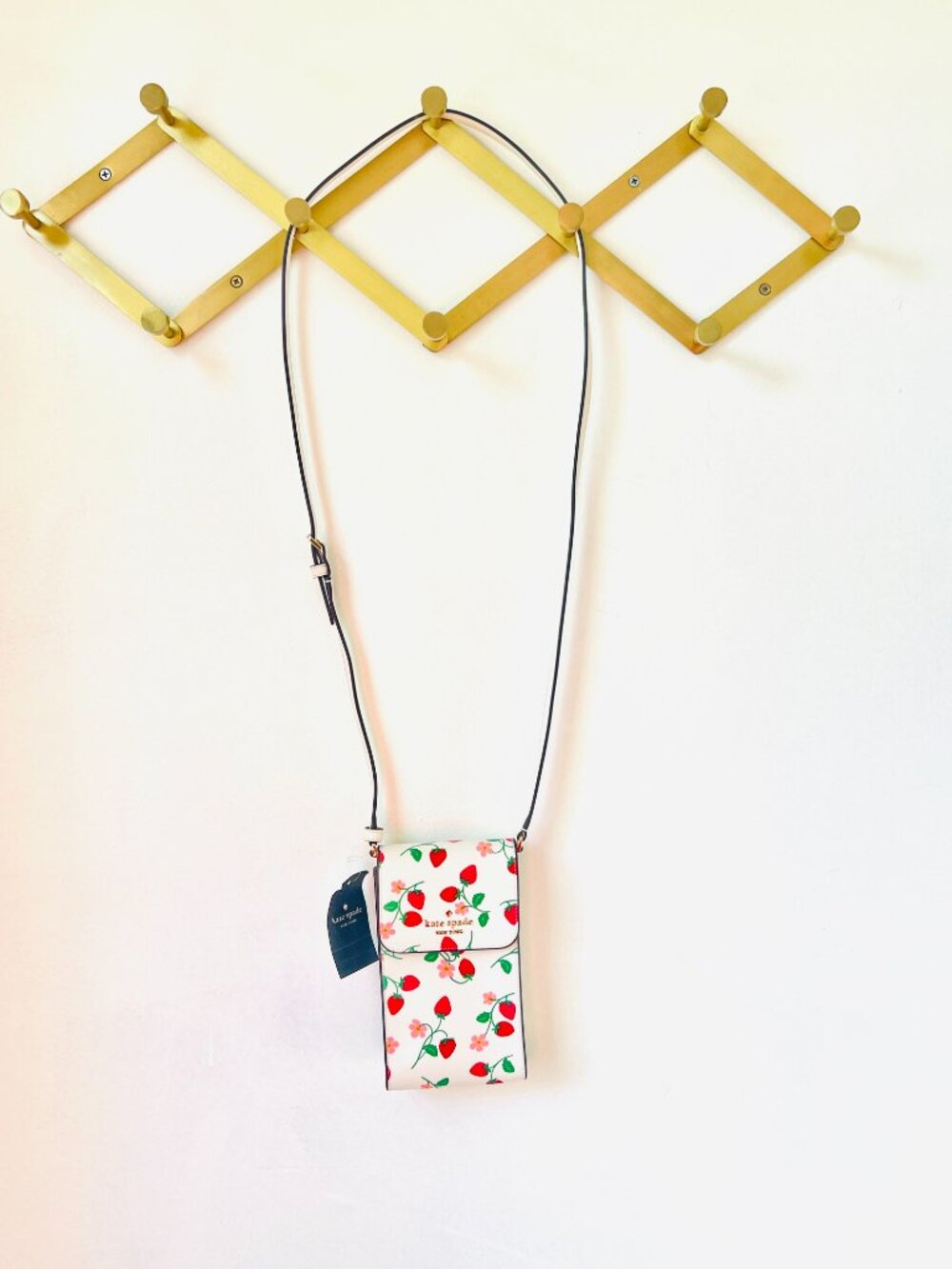 Kate Spade Strawberry Vine North South Phone Crossbody NWT - Picture 2 of 10